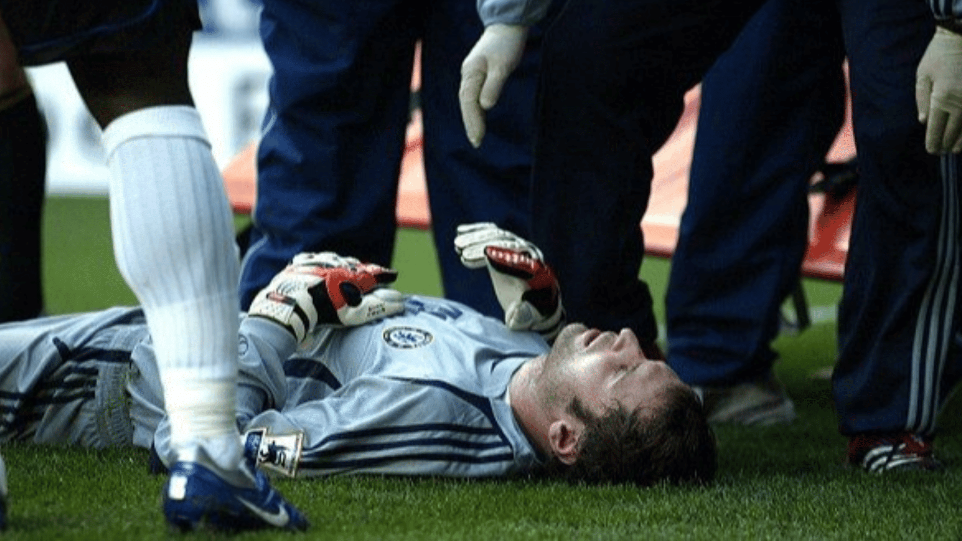petr cech sustained a fractured skull 10 years ago in collision with stephen hunt