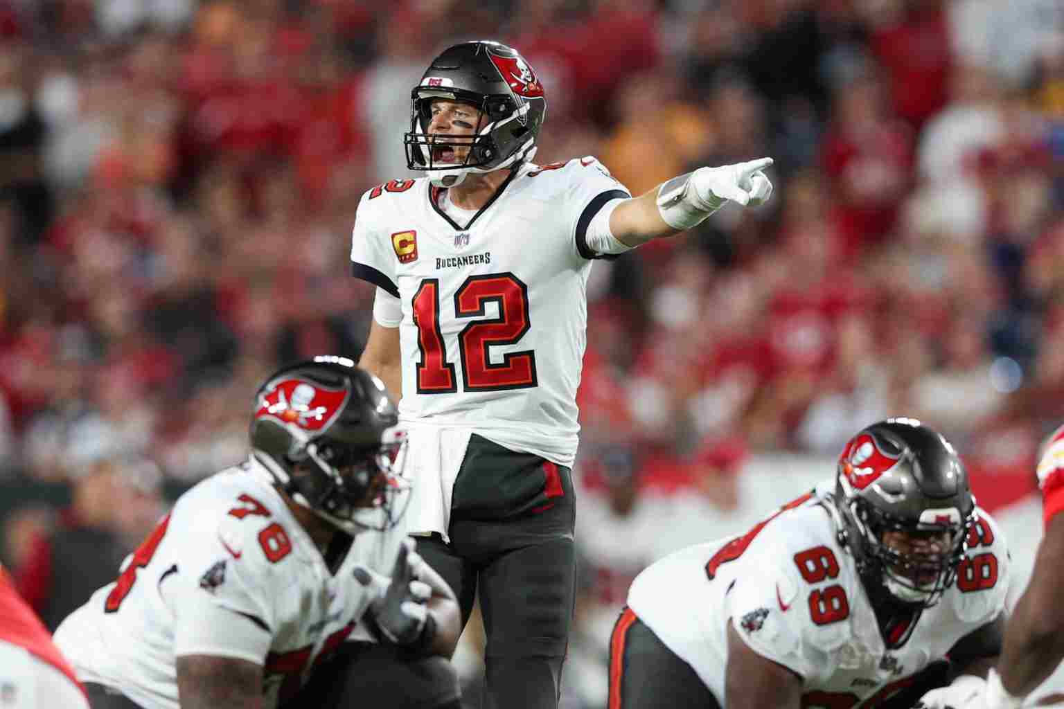 quarterback identifying the mike linebacker