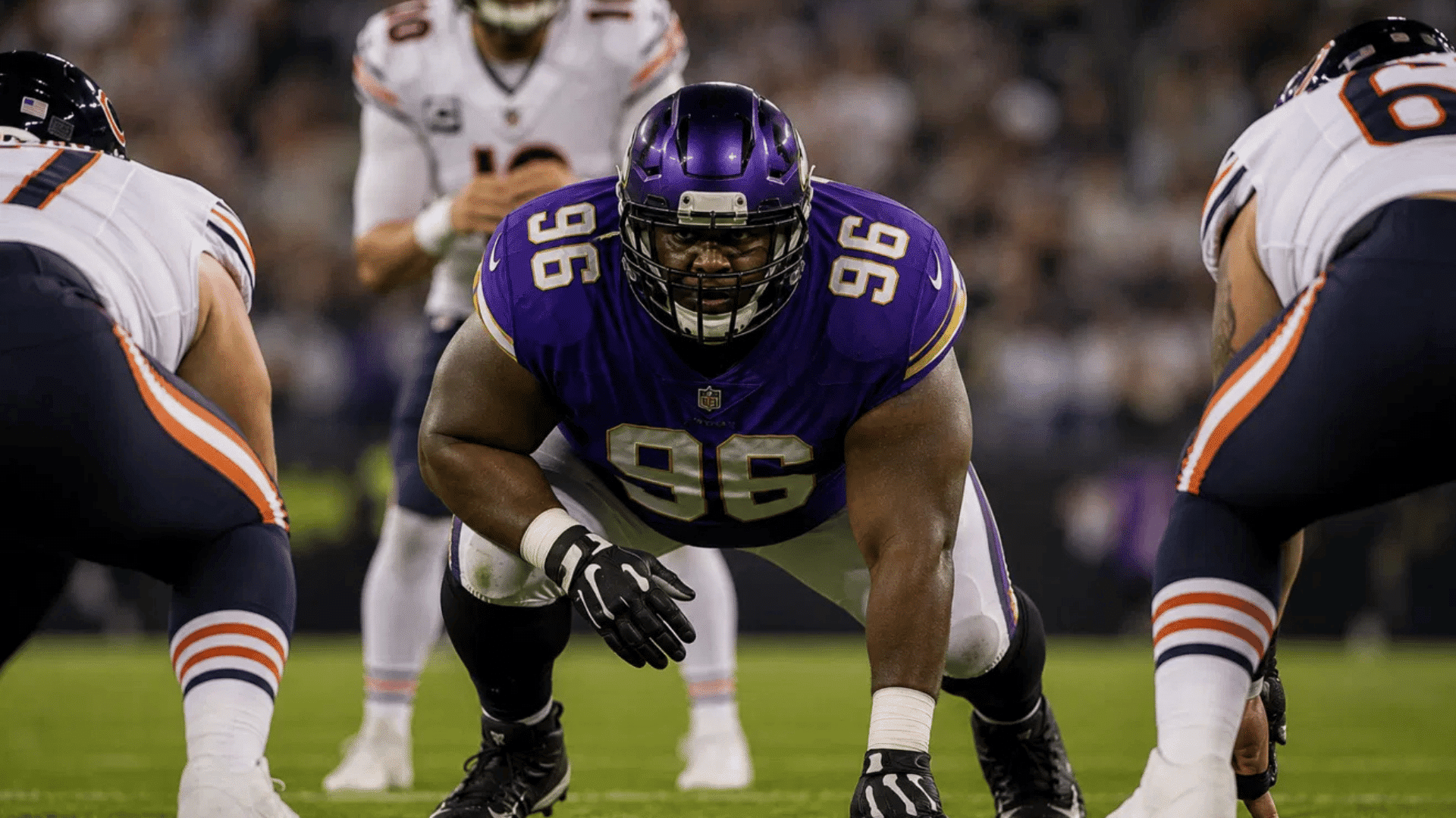 vikings nose tackle number 96 lined up between two bears offensive linemen at the snap